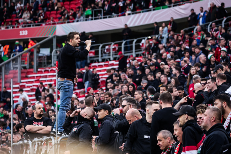 Az egyik török lap botrányosnak minősítette a magyar szurkolók viselkedését