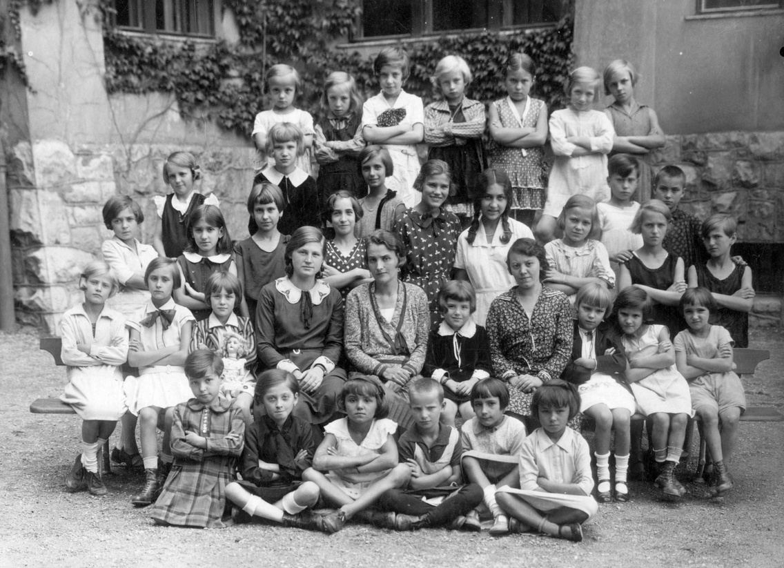 Tanítónők és tanítványaik 1923-ban