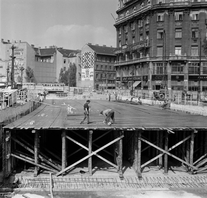 Kálvin tér, az aluljáró építése, 1975