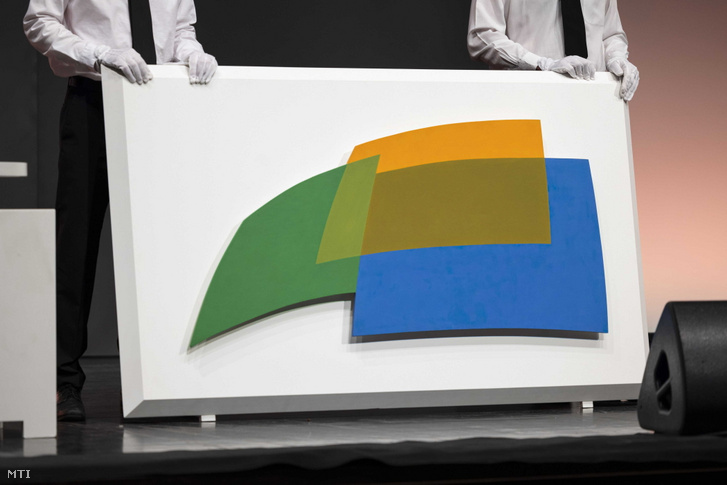 Maurer Dóra Overlappings 9. című festménye a fennállásának 25. évfordulóját ünneplő Virág Judit Galéria 69. tavaszi aukciójának második napján a Budapest Kongresszusi Központban, 2022. június 1-jén