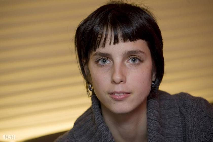 Rogán Cecília, leánykori nevén Gaál Cecília 2009-ben még ilyen rövid, barna, frufrus hajjal volt látható.