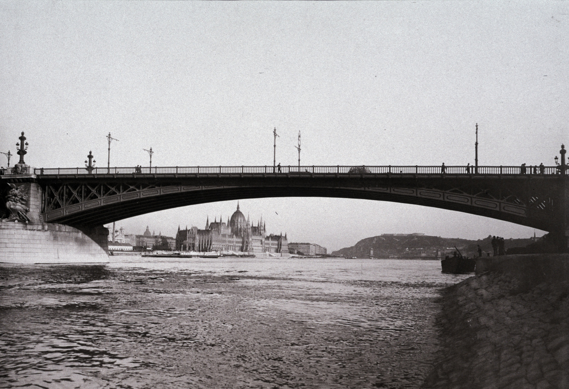 Voltak idők, amikor a Duna vizét ittuk (1898 körül)