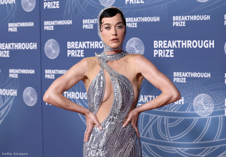 A popsztár Katy Perry a Blue Origin női űrküldetésének egyik legismertebb tagjaként hivatalosan is kilépett a bolygóról – és pár perc múlva vissza is tért. (Fotó: Jesse Grant / Getty Images Hungary)