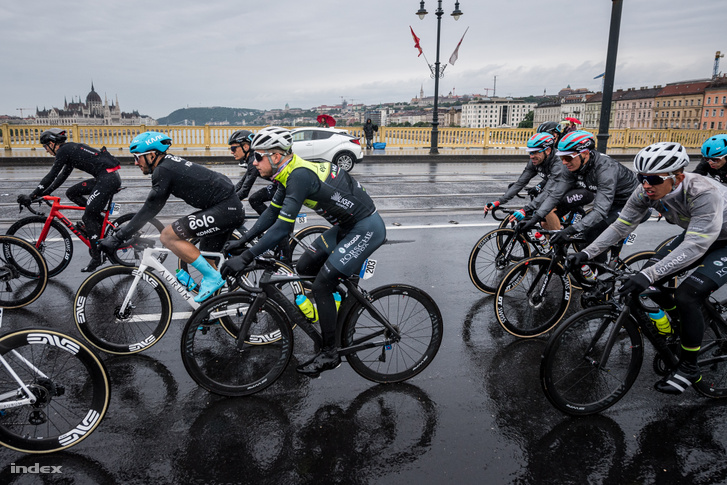 Szarka Gergely a budapesti körözésen a Tour de Hongrie utolsó napján
