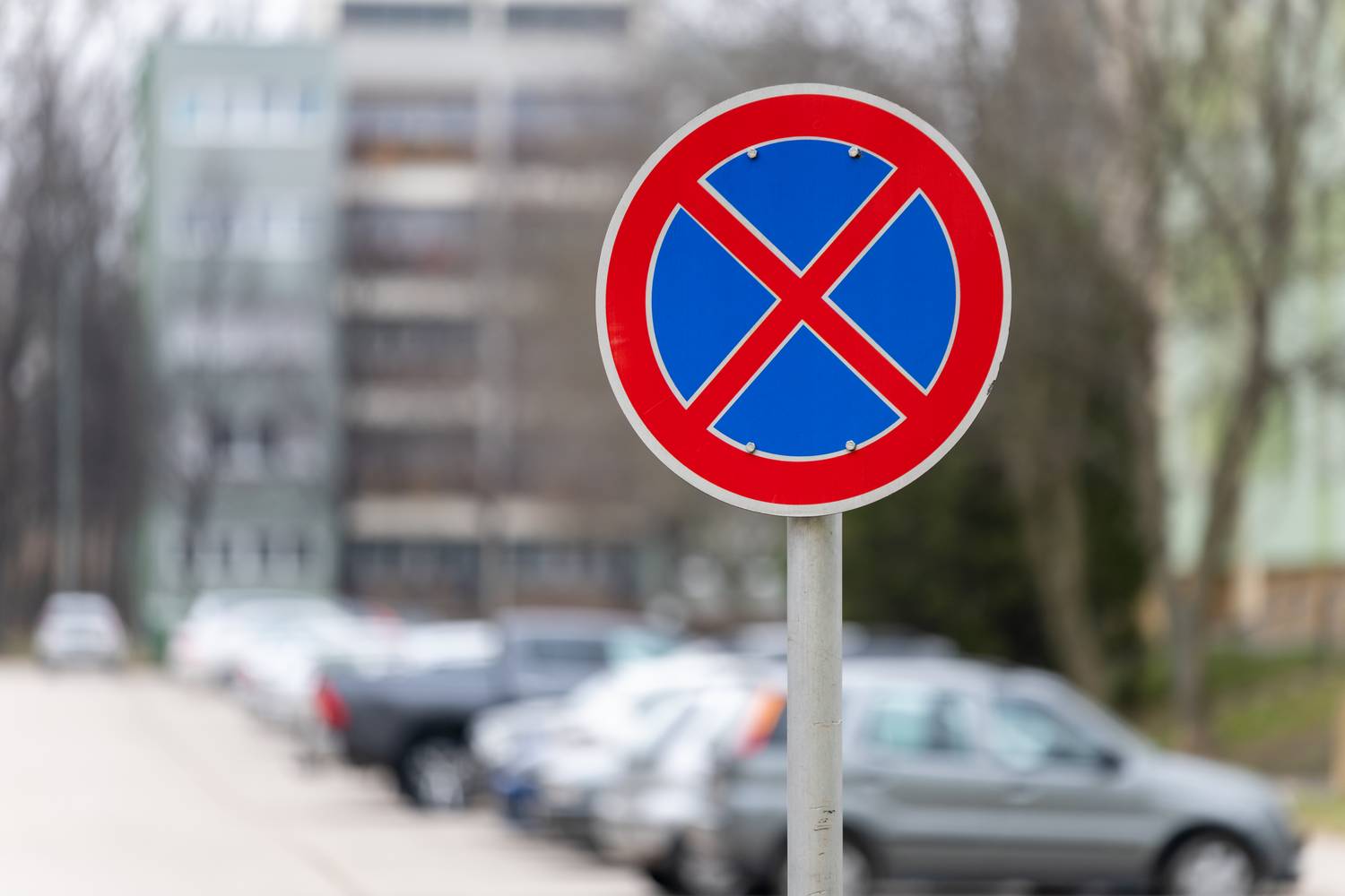 Sok autós figyelmen kívül hagyja ezt a táblát.