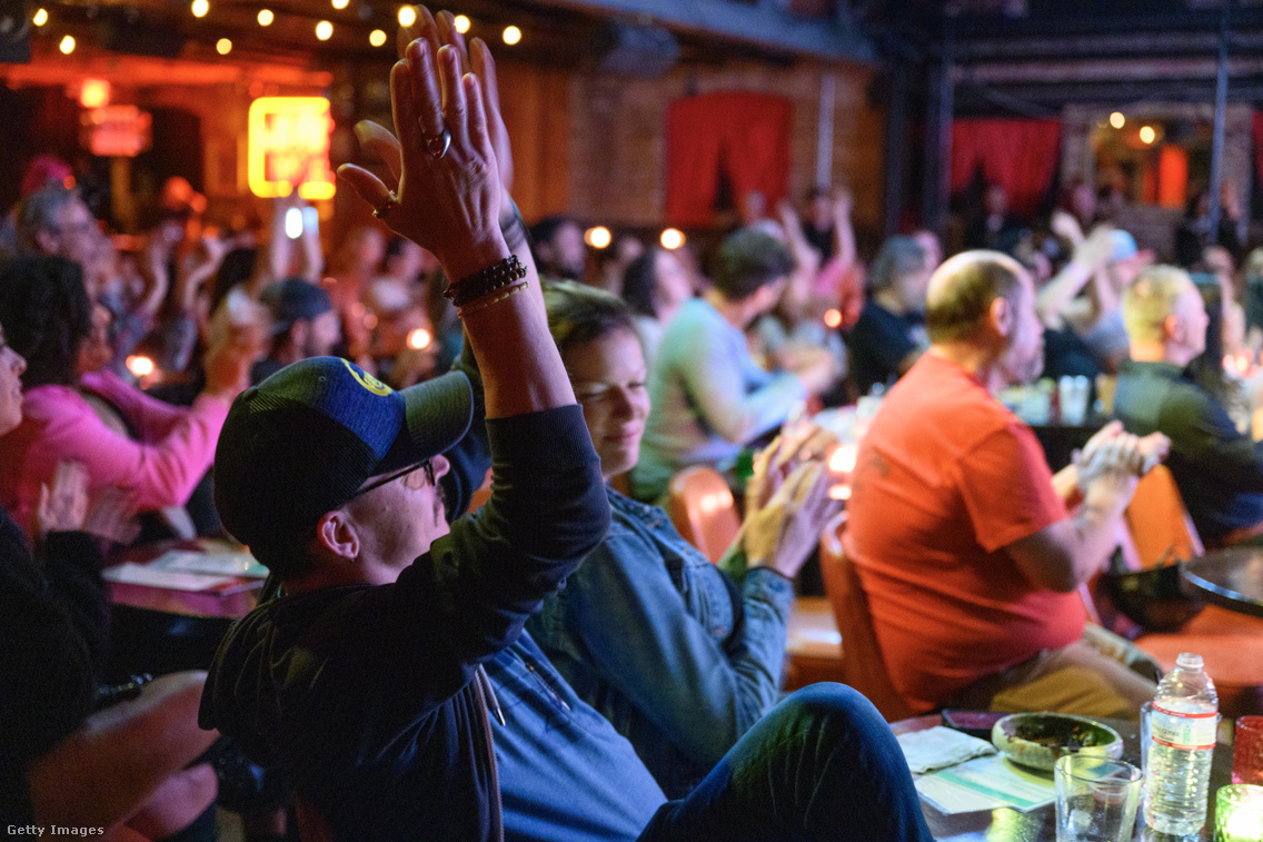 GettyImages-stand-up-laughing-crowd