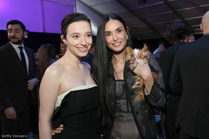 Mikey Madison és Demi Moore