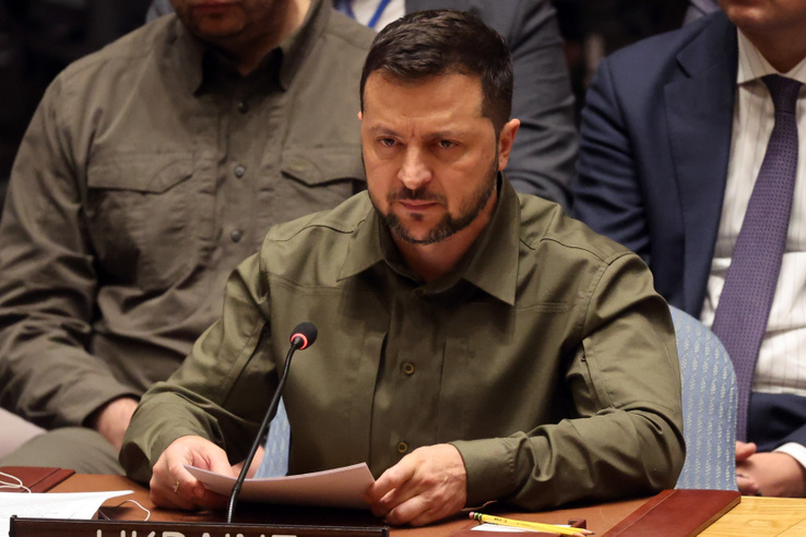 Fogynak az ellenfelek, egyre többen tekintik diktátornak Volodimir Zelenszkijt