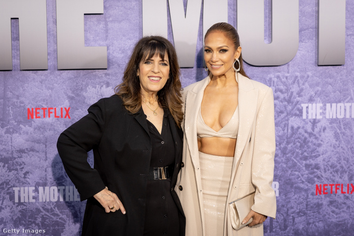 Elaine Goldsmith-Thomas és Jennifer Lopez 2023. május 10-én