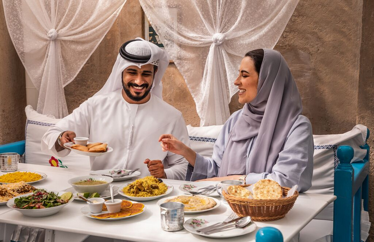 Large-DTCM Ramadan Arabian Tea House GCC Couple(1)