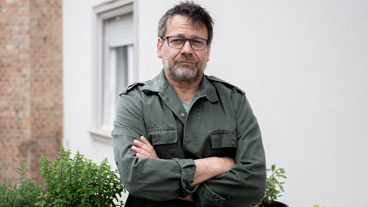 Lovasi András: A&nbsp;menedzserünk meglépett a zenekari pénzzel