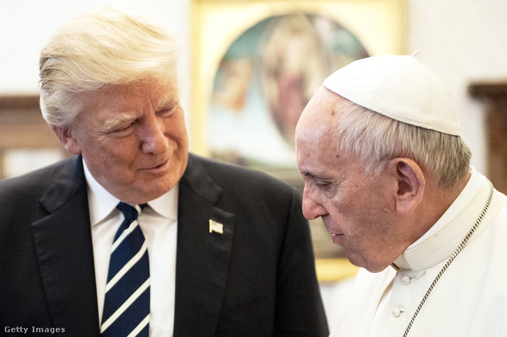 Donald Trump, az Amerikai Egyesült Államok elnöke találkozik Ferenc pápával 2017. május 22-én a Vatikánban