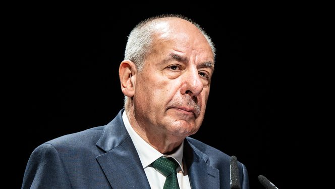 „Ne féljetek” – Szimpátiatüntetést tartanak Sulyok Tamás és az állami intézményvezetők mellett