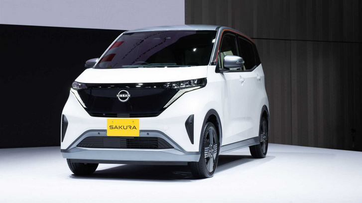 Ő, azaz a Nissan Sakura a fő ellenfél