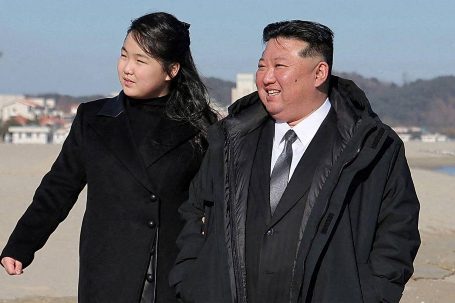 Kim Dzsue egy napon átveszi a vezetést Észak-Korea felett az apjától.