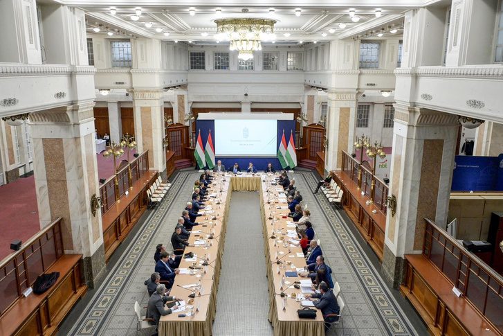 Tuzson Bence a törvényszékek és ítélőtáblák elnökeivel egyeztet 2025. április 15-én