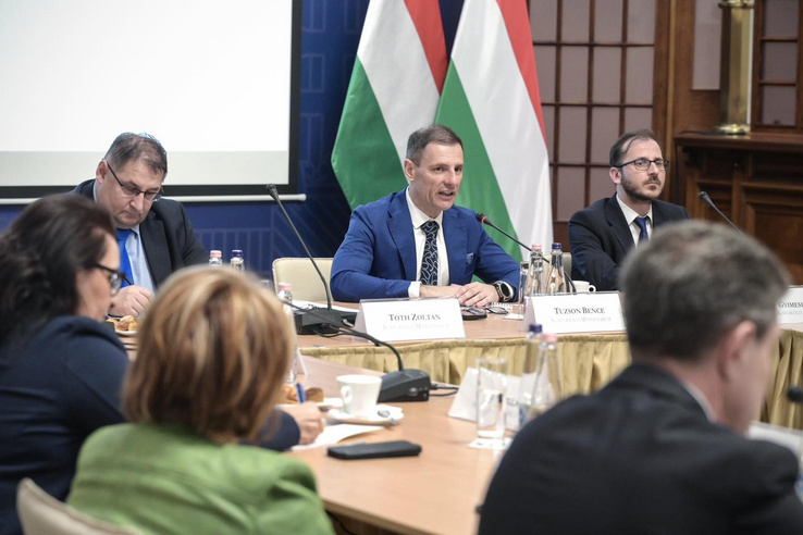Fizetnie kell a késlekedő bíróságnak, jelentős összegbe kerülhet a határidők túllépése