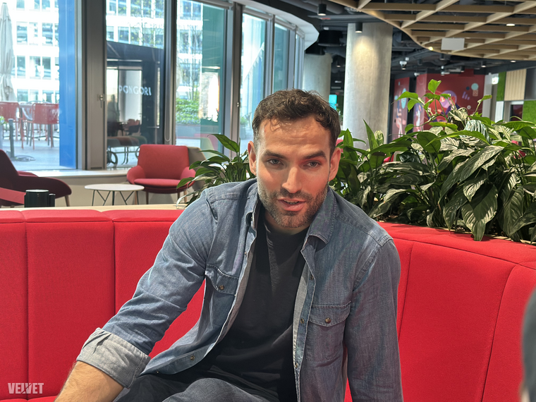 Szilágyi Áron háromszoros olimpiai bajnok kardvívó a kisfiát is fenntartható életvitelre neveli, a digitalizálódástól ugyanakkor szíve szerint visszafogná még egy kicsit.(Fotó: Piróth Anett/Velvet)