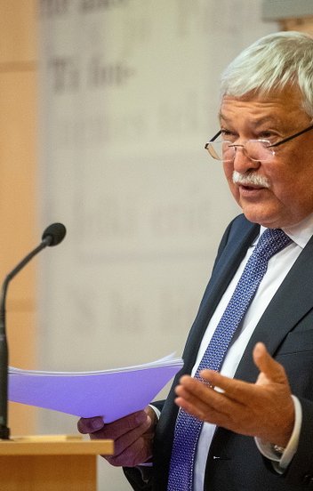 Három évvel előrehozta Csányi a vezérigazgatói poszt átadását