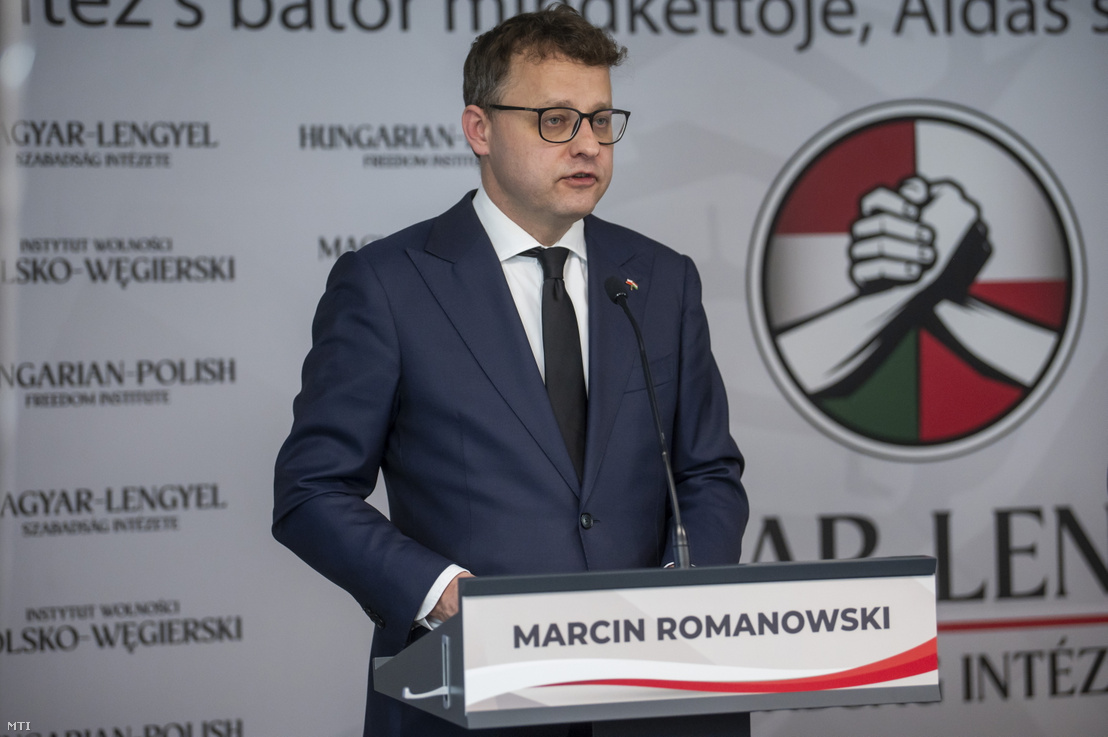 Marcin Romanowski volt lengyel igazságügyminiszter-helyettes a Magyar-Lengyel Szabadság Intézet megalapításáról tartott budapesti sajtótájékoztatón 2025. április 25-én