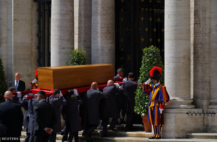 Megérkezett Ferenc pápa koporsója a Santa Maria Maggiore-bazilikába