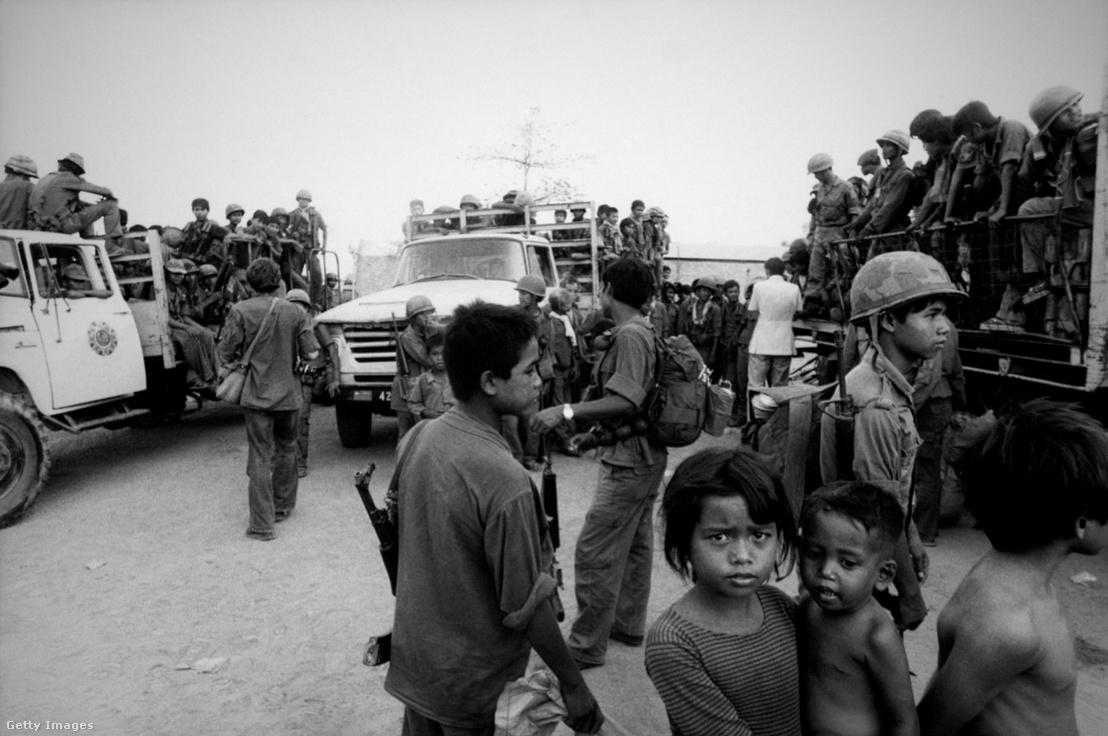 Vörös khmerek 1975. április 10-én a kambodzsai Phnom Penhben