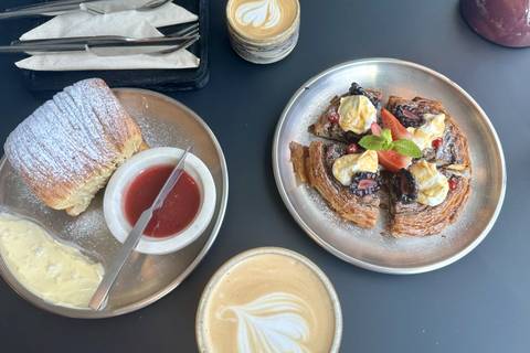 Lapított kakaós csiga és kimcsis melegszendvics – Hétvégi brunchcsal újít a SALT Bakery