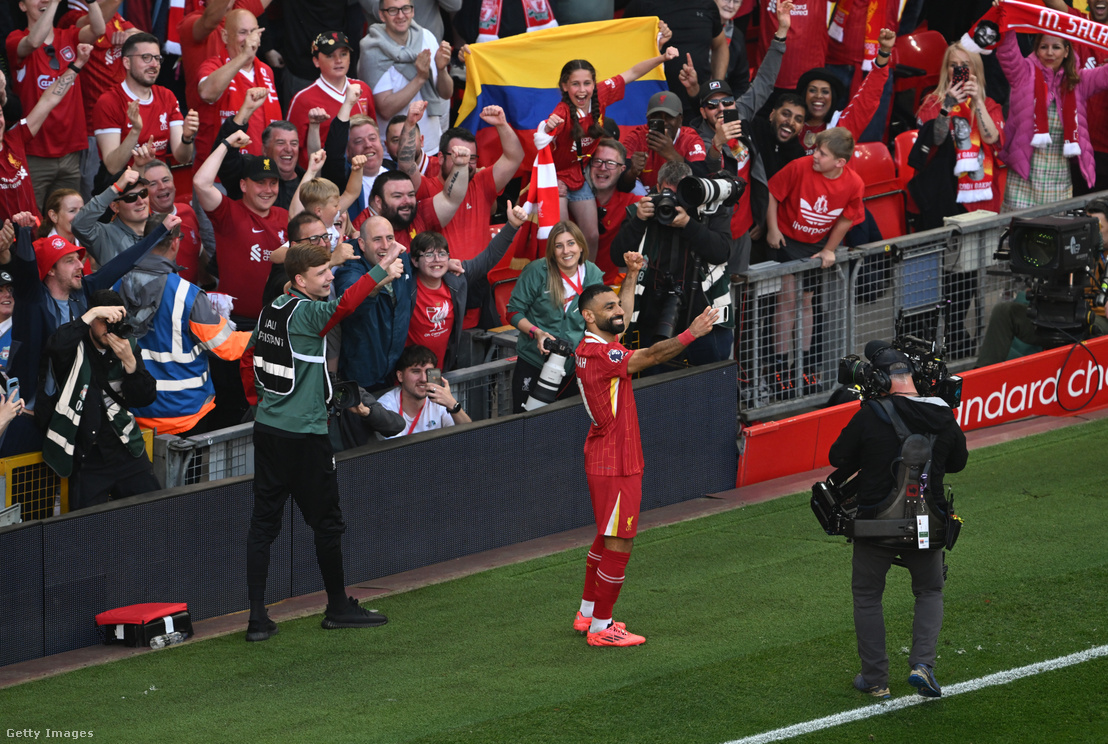 Mohamed Szalah boldogan szelfizhetett a liverpooli szurkolókkal