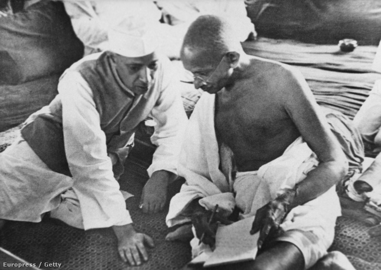 Dzsaváharlál Nehru és Mahatma Gandhi 1942-ben.