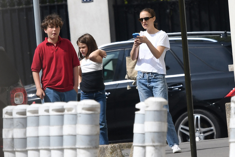 Natalie Portman Párizsban járt gyermekeivel, hogy részt vegyen a ChangeNow csúcstalálkozóján, ahol a világ legnagyobb környezeti és társadalmi kihívásaira való intézkedésekről értekeznek