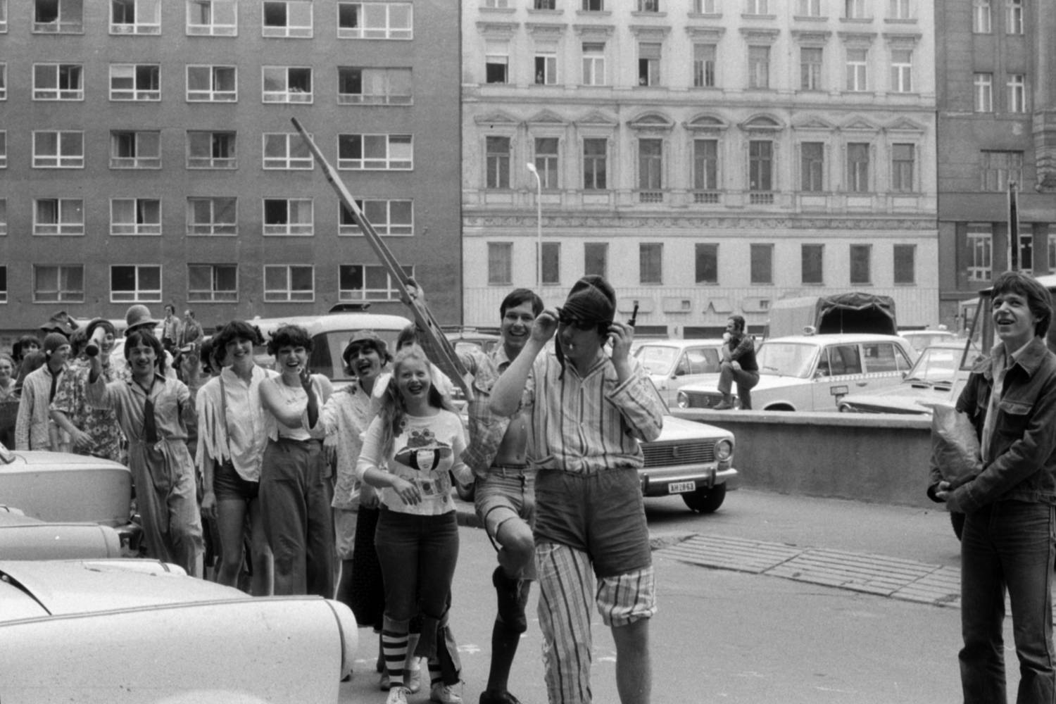 A csíkos pizsama sokáig a bolondballagás kedvelt viselete volt.