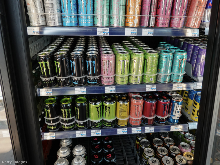 A 18 éven aluliak mostantól nem vásárolhatnak energiaitalt. (Fotó: Joe Raedle / Getty Images Hungary)