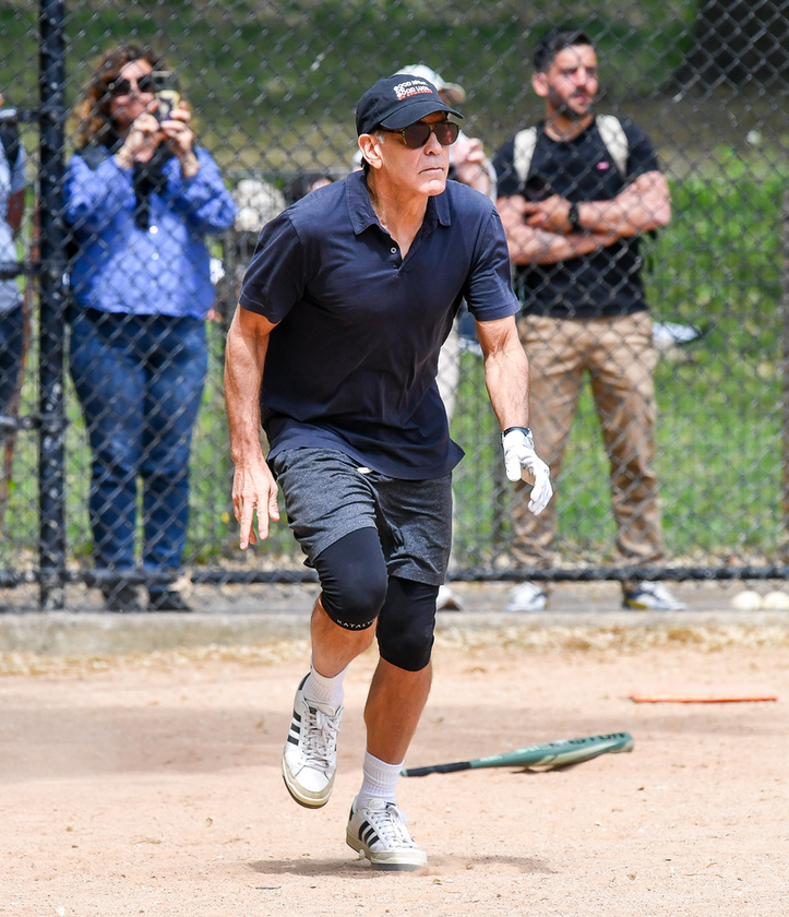 George Clooney-t softballozni látták a New York-i Central Parkban