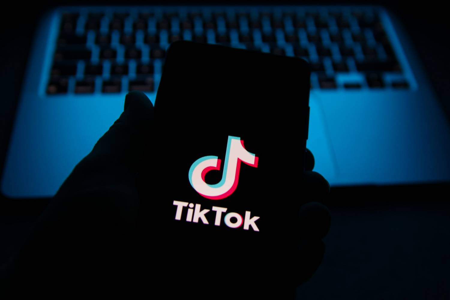 csalók tiktokon