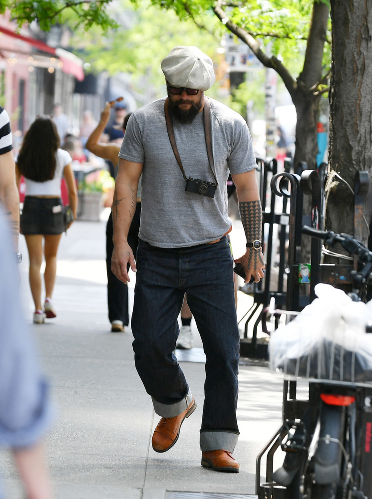 Az Aquaman sztárját New Yorkban kapták lencsevégre, ahogy épp az egyik barátjával sétálgat a városban