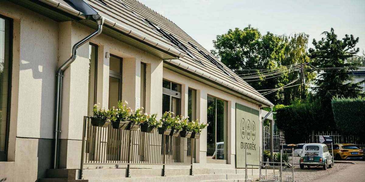 Skandináv stílus, minimalizmus, kényelem – Csopak népszerű pékbisztrójánál megszállni is érdemes