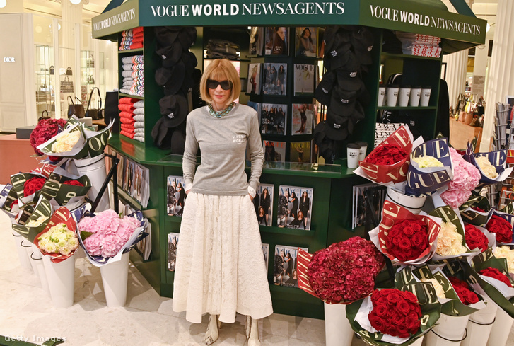Az eseményt Anna Wintour, a magazin amerikai kiadásának főszerkesztője és globális lapizgazgató irányítja