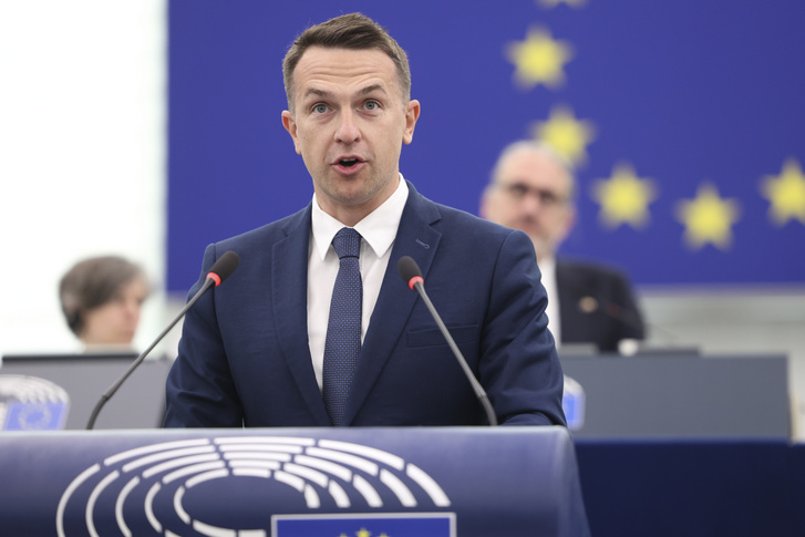 Adam Szlapka 2025. május 7-én