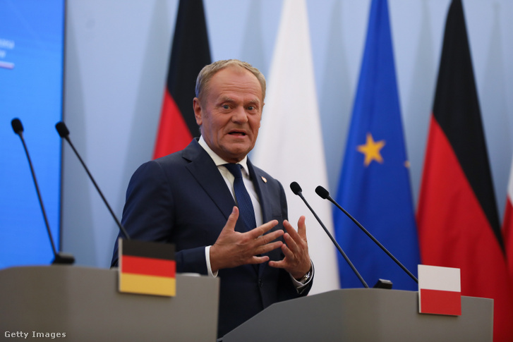 Donald Tusk 2025. május 7-én