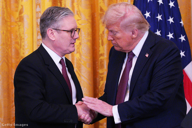 Donald Trump kezei is beszélnek: a tesbeszédszakértő szerint jelentősége van annak, hogy most nem láthattuk ezt