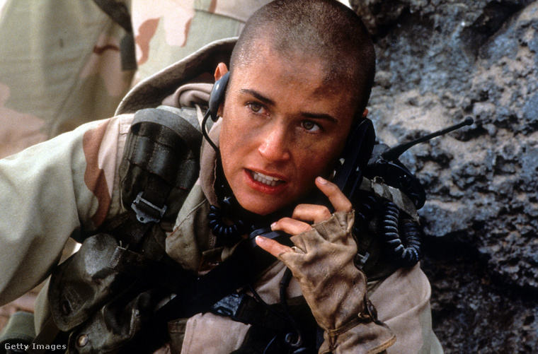 Demi MooreDemi Moore is egy film kedvéért mondott búcsút hosszú fekete hajának