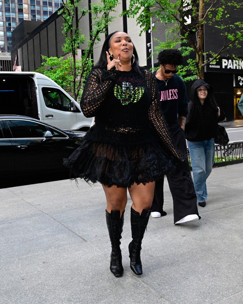 Lizzo a Met-gála szőnyegén ugyan még platina szőke hajjal vonult végig, azonban úgy tűnik, hogy visszatért eredeti hajszínéhez