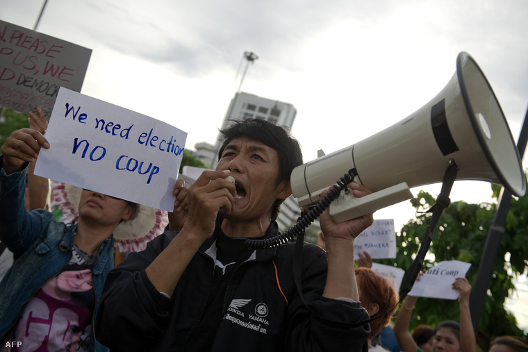 Demonstráció Bankokban, 2014. május 28-án.