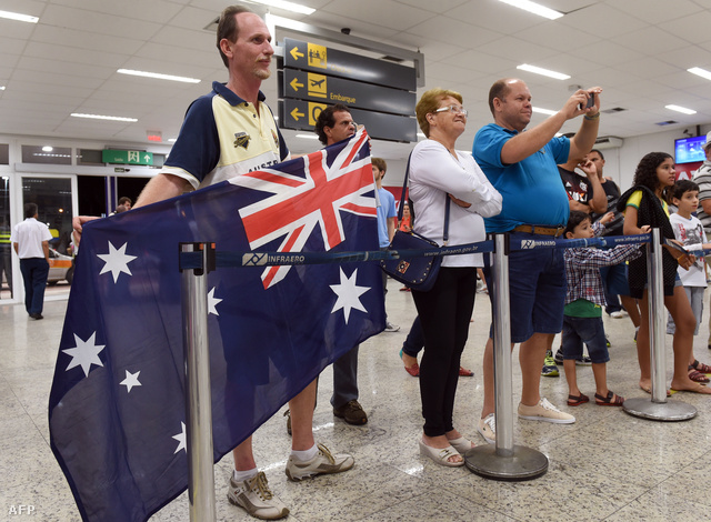 Az egyetlen szurkoló, aki a reptéren várta az ausztrálokat