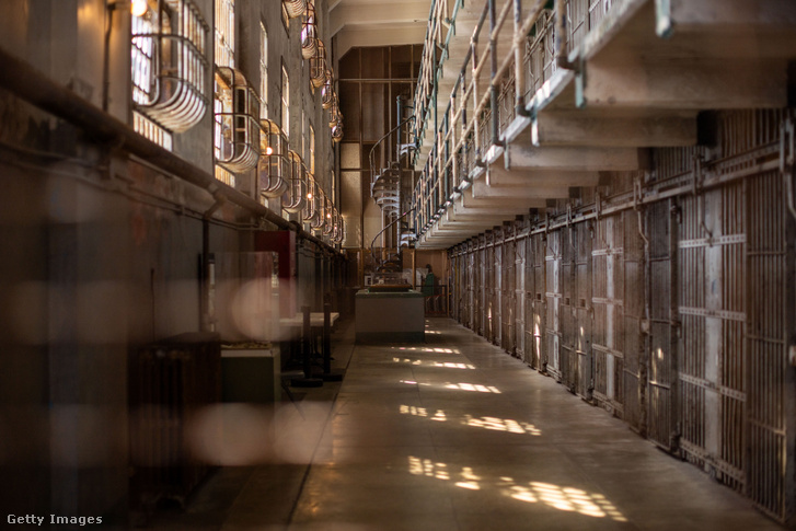 Egy cellablokk az Alcatraz-szigeten, San Franciscóban 2025. május 5-én