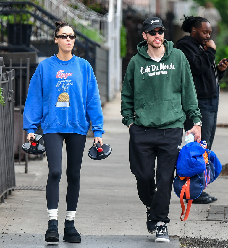 Pete Davidson új barátnője, Elsie Hewitt oldalán lépett utcára New Yorkban
