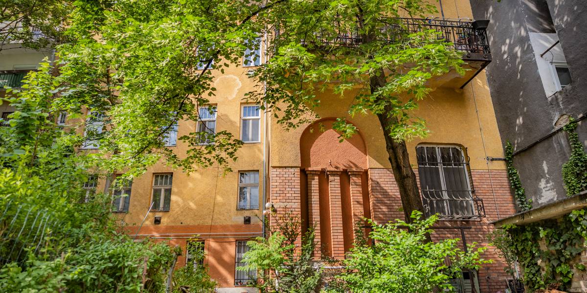 Ebbe a rejtett, naphegyi oázisba is bejuthatunk az idei Budapest100-on