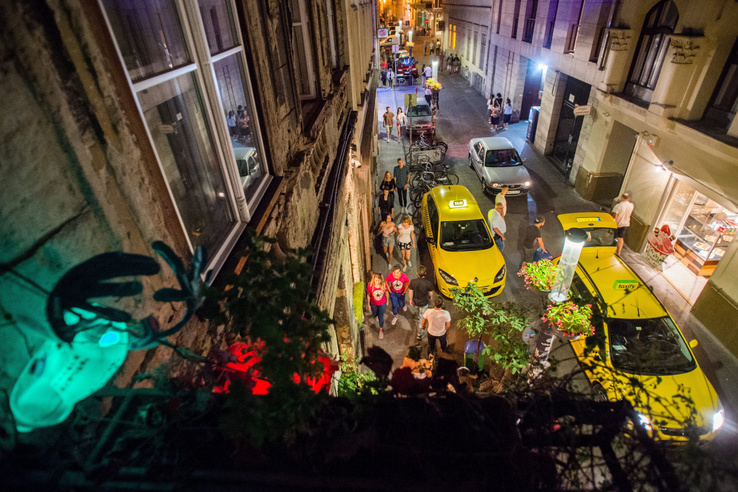 Politikai ellenfelek közös javaslata írja át&nbsp;a belvárosi közlekedést