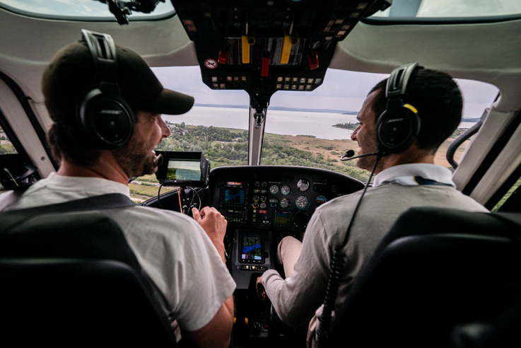 Lerántjuk a leplet: így&nbsp;néz ki egy bringaversenyt közvetítő helikopter egy napja
