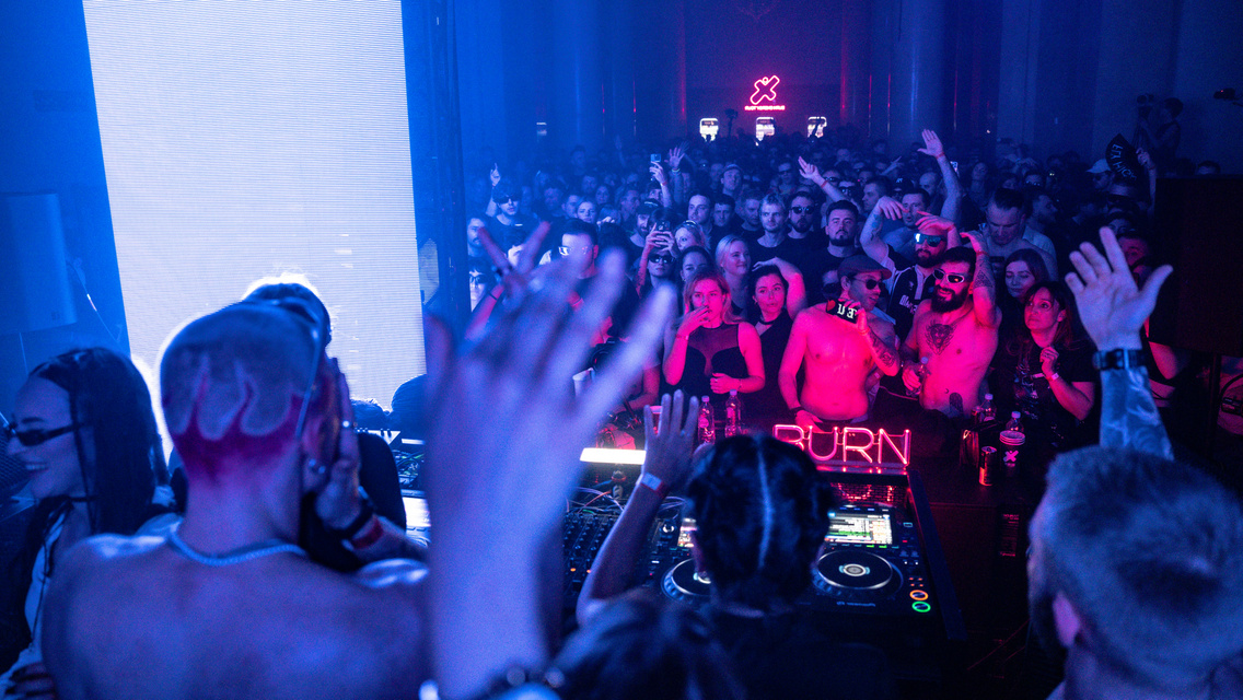 Copy of Burn Warsaw -Crowd v1-8